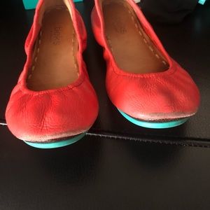 Size 8 Poppy Tieks